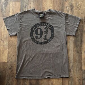 Harry Potter Platform 9 3/4 Gray Black graphic short sleeve tee shirt medium